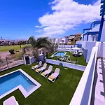 Red Princess - Private Heated Pool
